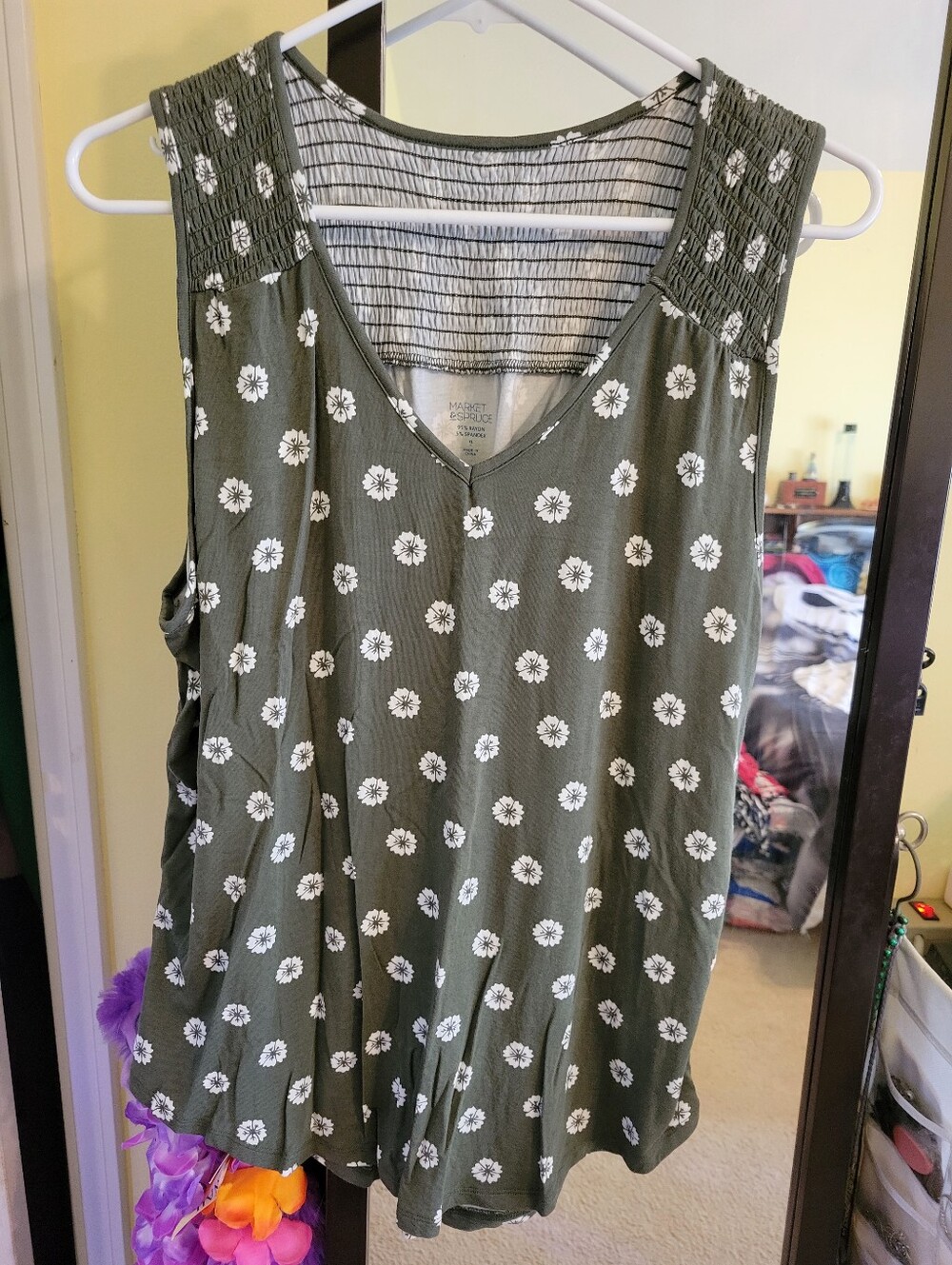 Market & Spruce Olive Green Floral V-Neck Tank Top